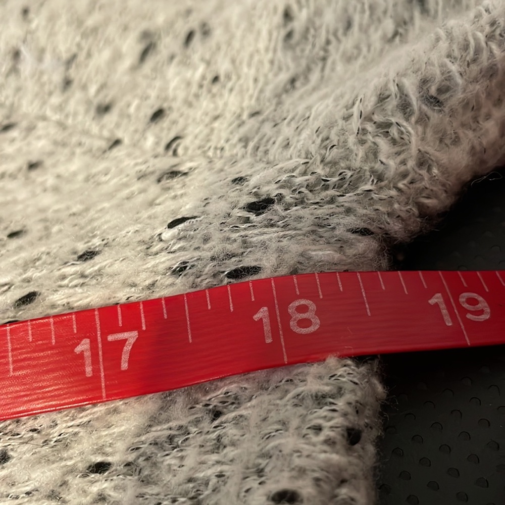 Cable & Gage Turtle Neck Sweater - Picture 7 of 9